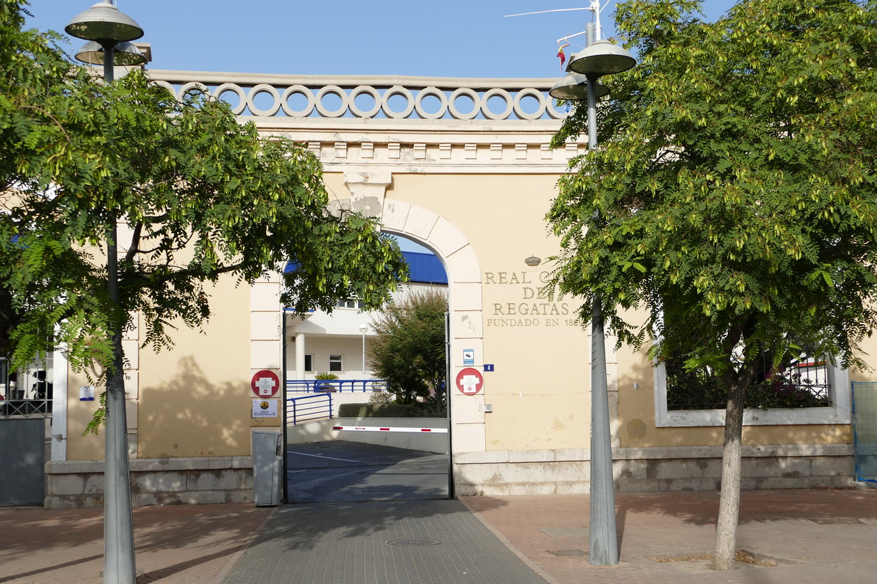 01. Alicante, l'entrée du Real Club de Regatas (RCRA), l'une des 2 marinas