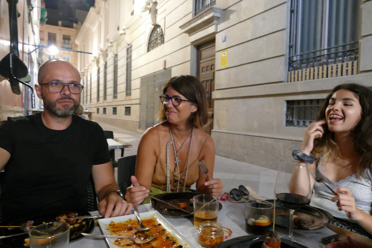 01. Alicante, les petits resraurants en pleine rue