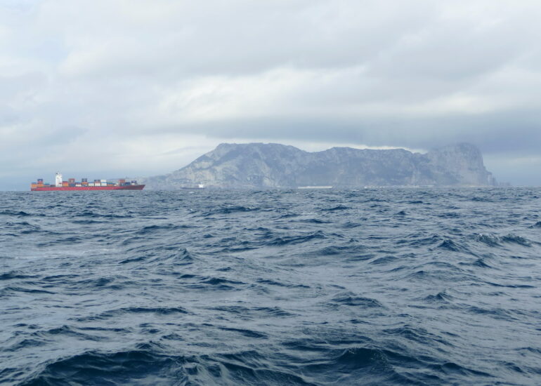 01. Gibraltar, le rocher apparaît au petit matin