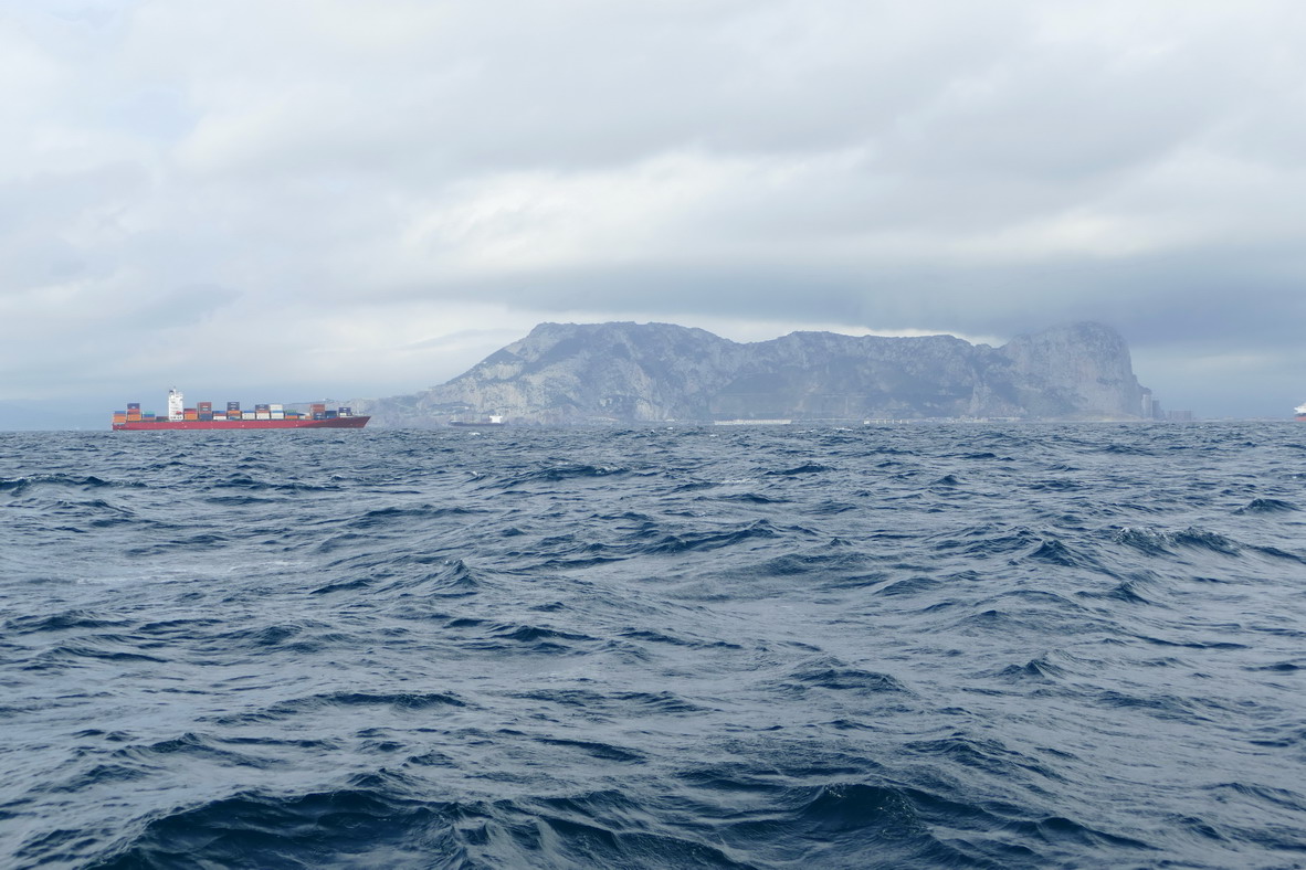 01. Gibraltar, le rocher apparaît au petit matin