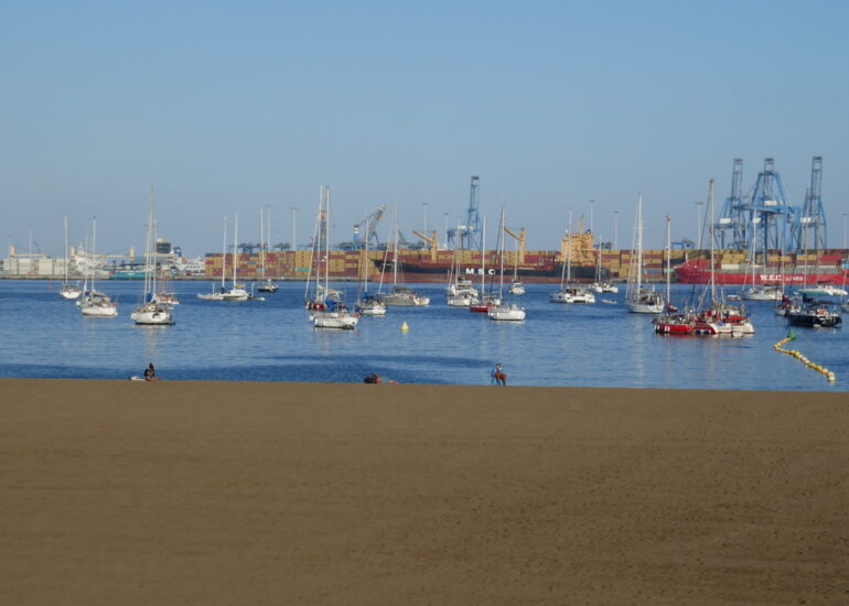01. Las Palmas, la plage de Alcaravaneras et le mouillage