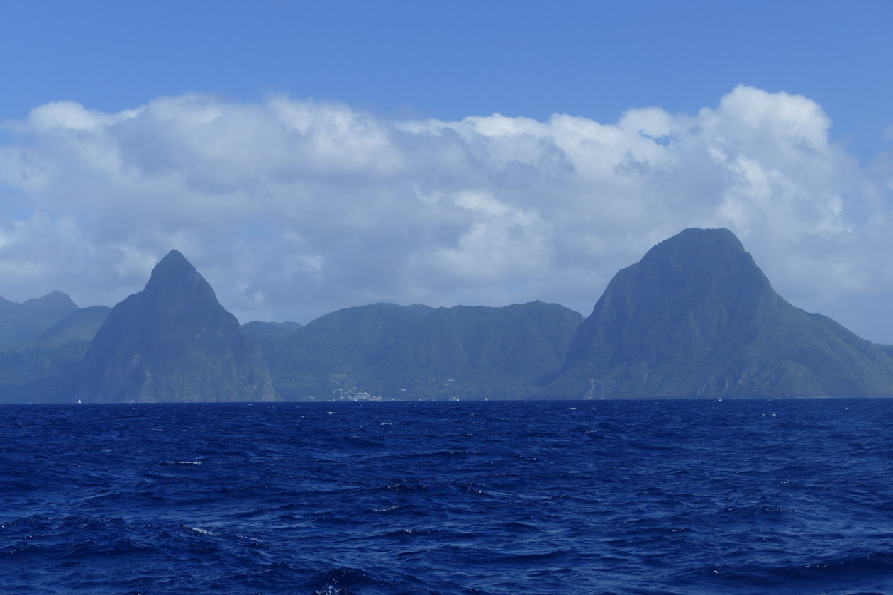 01. Les deux Pitons au SW de Ste Lucie