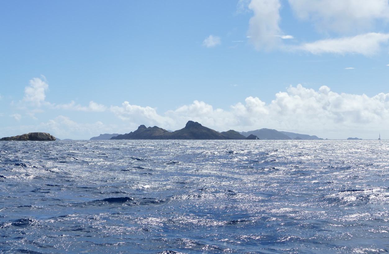 01. L'île de St Barth derrière l'île Fourchue