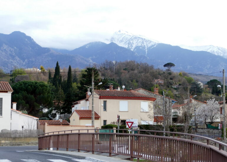 01. Prades et le Canigou, la tête dans les nuages