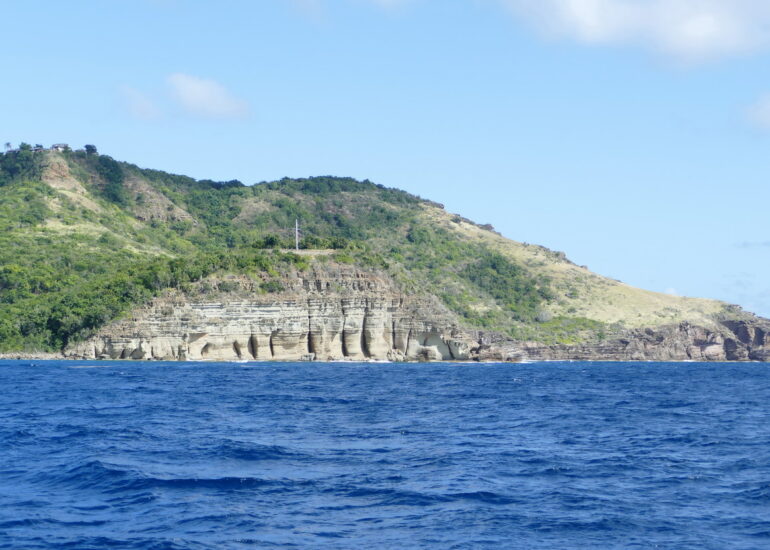 02. Antigua, les petites colonnes d'Hercule sculptées par la mer dans la roche