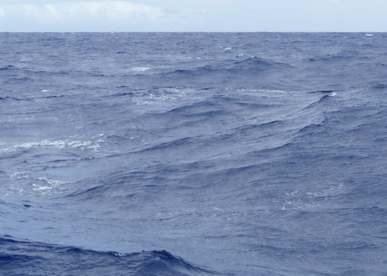 02. Au nord de St Vincent, la mer est travaillée par de violents courants