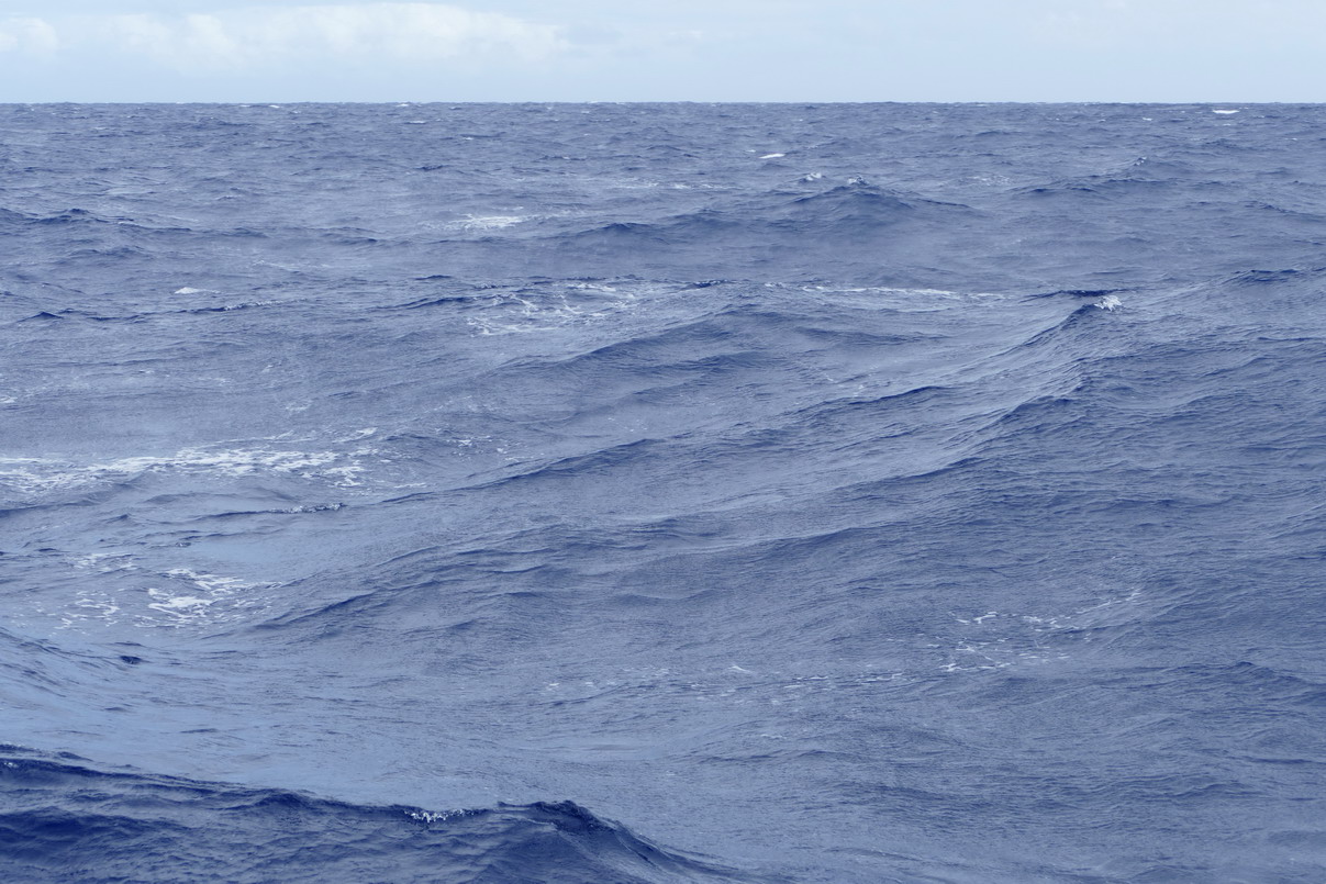 02. Au nord de St Vincent, la mer est travaillée par de violents courants