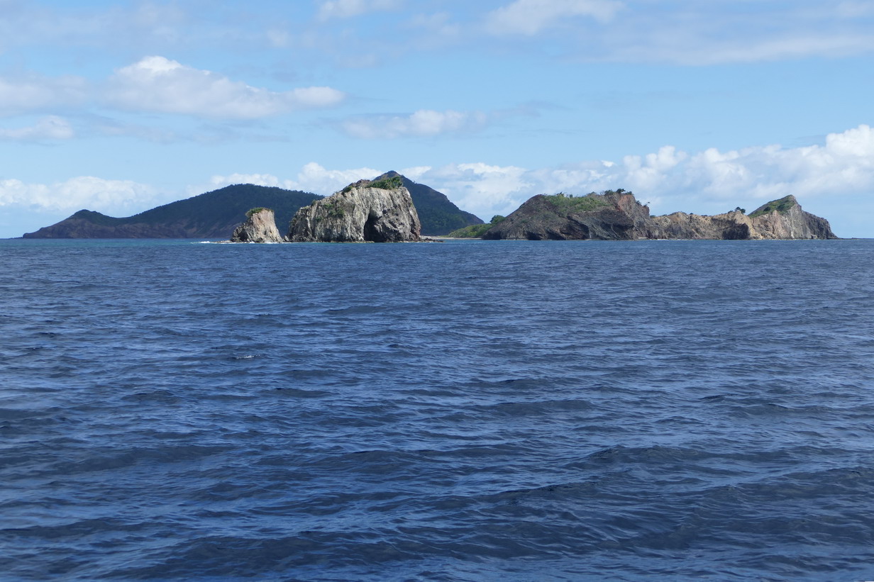 03. L'archipel des Saintes et sa ceinture rocheuse au sud