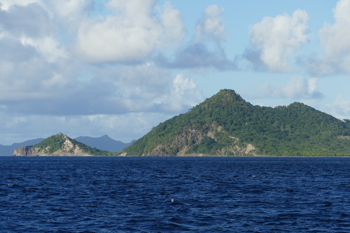 04. Carriacou avec, au second plan, l'île d'Union, une Grenadine appartenant à St Vincent