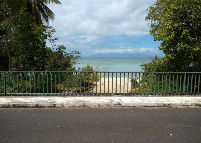 04. Marie-Galante, au nord de St Louis avec la Guadeloupe en arrière-plan