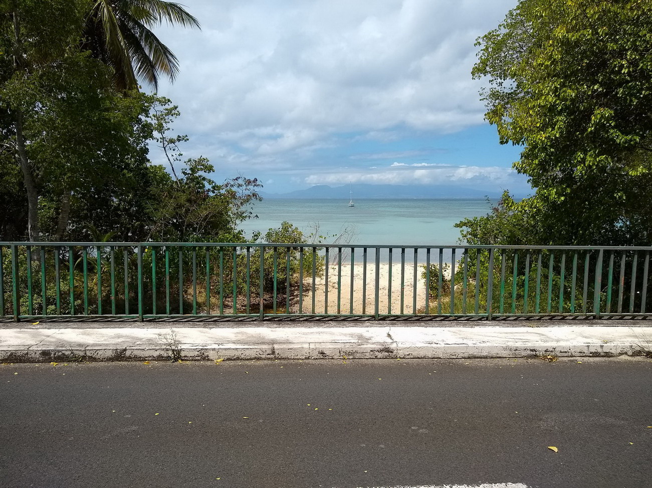 04. Marie-Galante, au nord de St Louis avec la Guadeloupe en arrière-plan