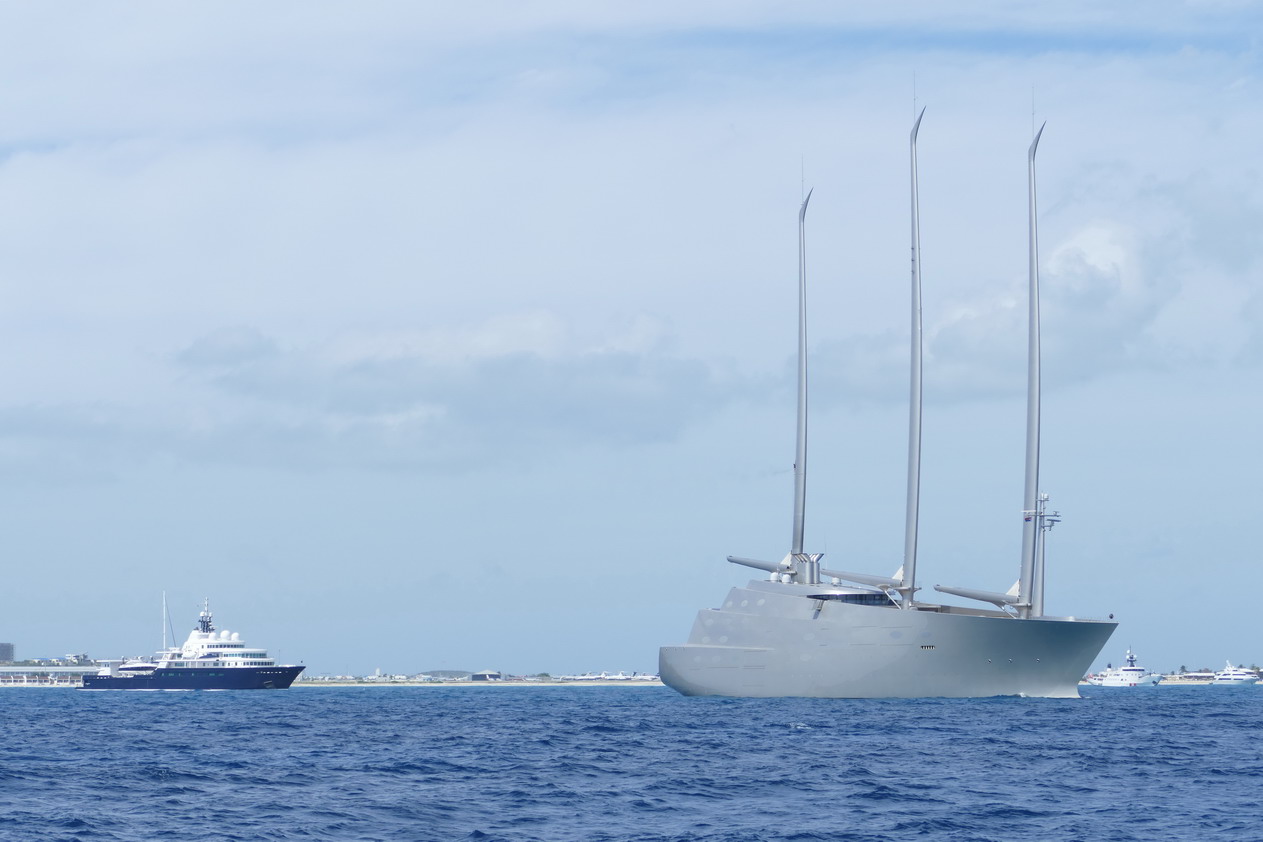 04. Sint Maarten, côte sud, un voilier de 143 m aux allures de cuirassé