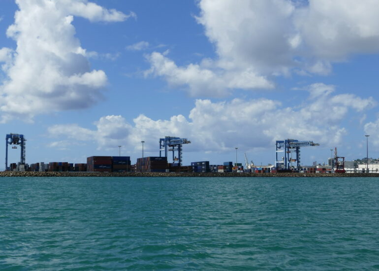 05. Fort-de-France, le quai à containers de la pointe des Grives
