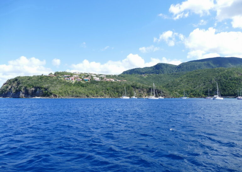 05. La Guadeloupe ; mouillage sous le cap Malendure