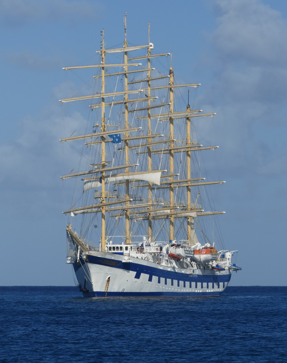 05. Le Royal clipper, 134 m, ne pourra pas entrer dans le chenal