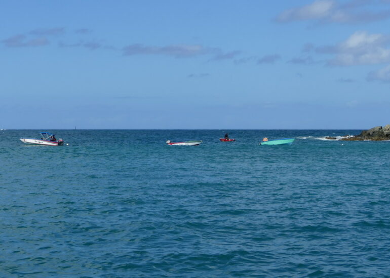 05. Mayreau, Salt whistle bay, les boat boys attendent fébrilement...