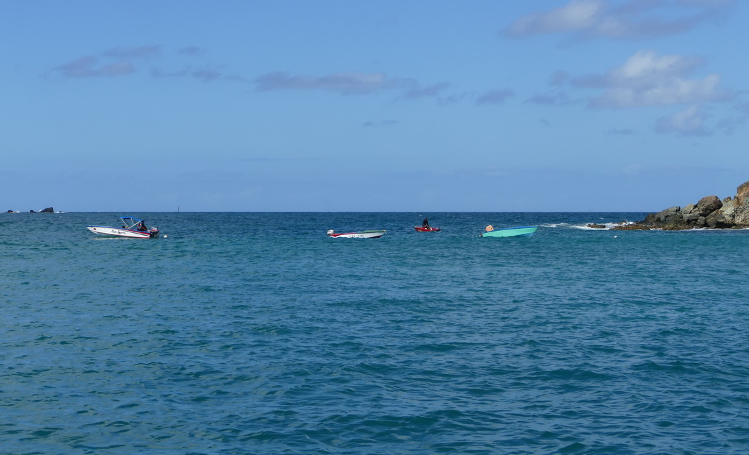 05. Mayreau, Salt whistle bay, les boat boys attendent fébrilement...