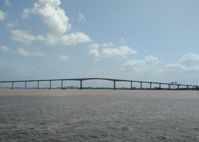 05. Pont sur le Suriname (tirant d'air = 40 m)