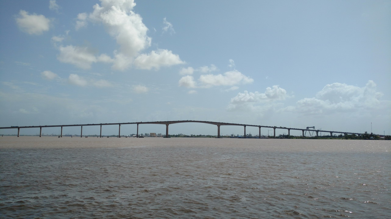 05. Pont sur le Suriname (tirant d'air = 40 m)