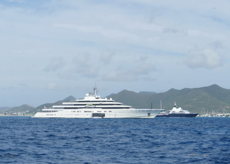 05. Sint Maarten, côte sud, des grands yachts au mouillage