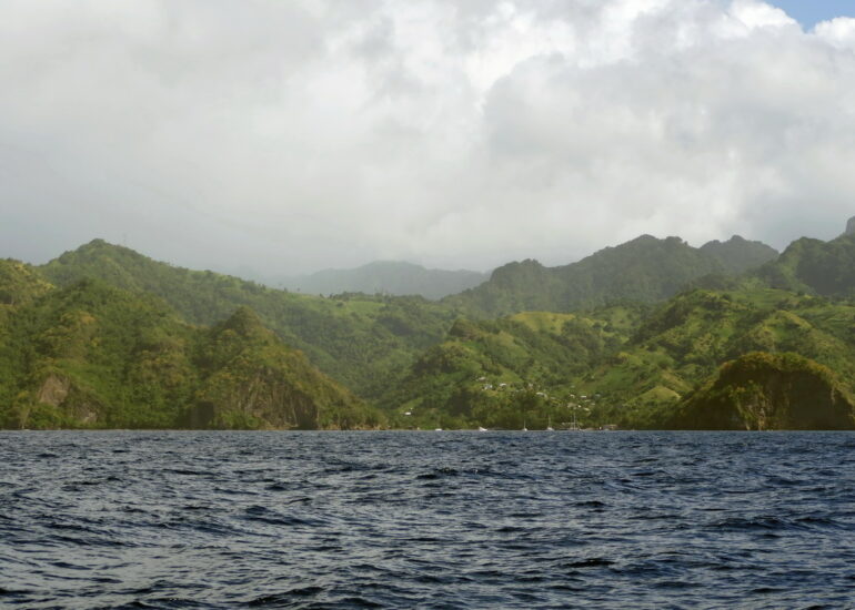 05. Wallilabou bay, où fut tourné Pirates des Caraïbes, vue du large