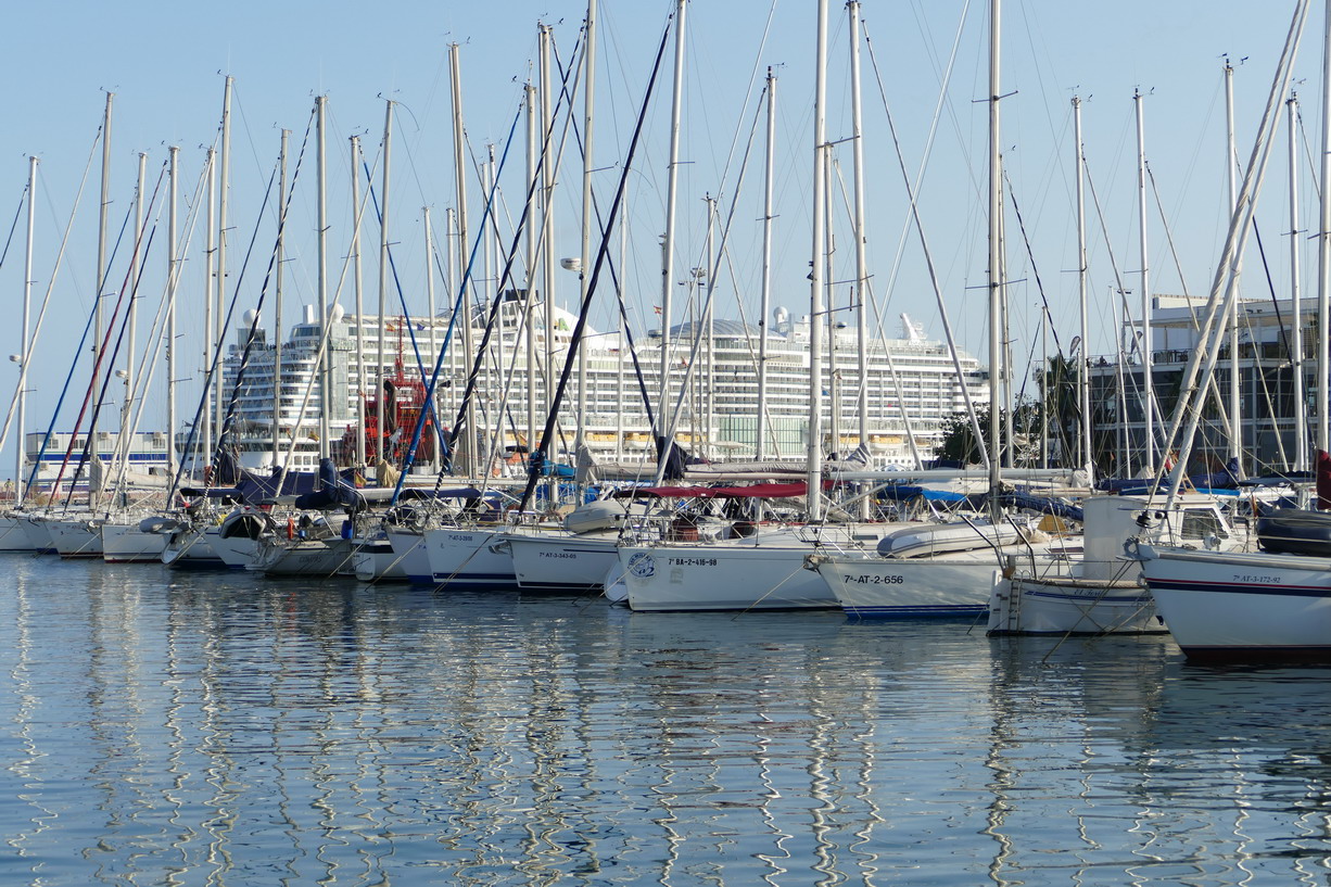 06. Alicante, el Real Club de Regatas (RCRA), et le quai des bateaux de croisière