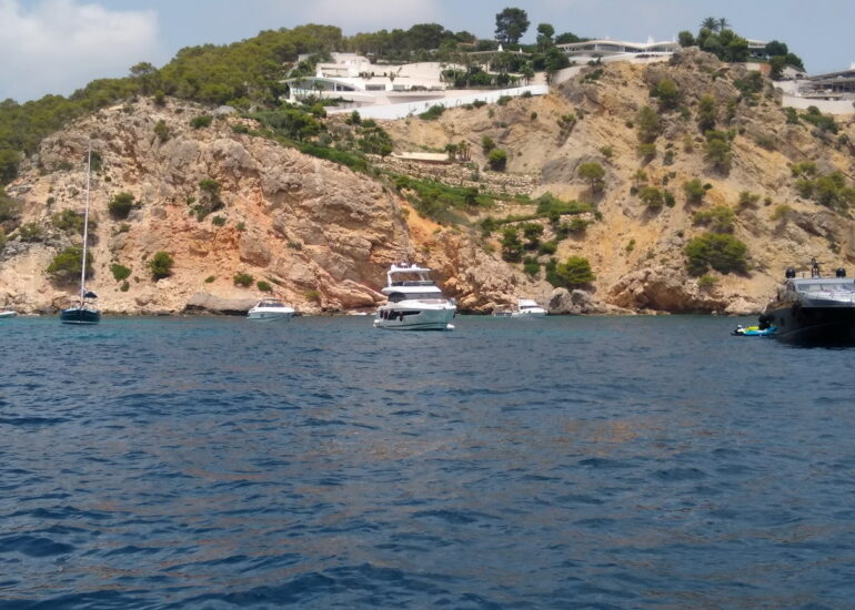06. La cala d'Andratx, inconfortable par houle de SW