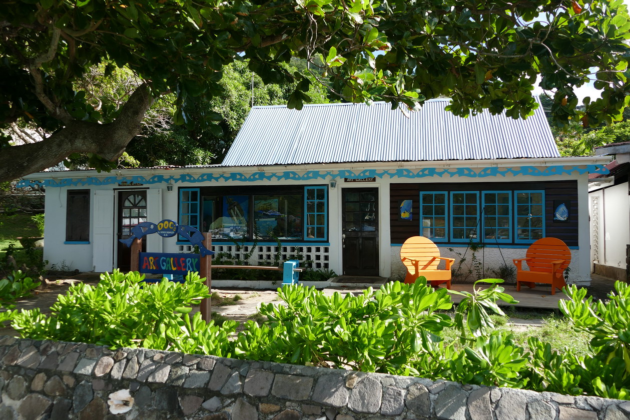 07. Bequia, Port Elisabeth, le cabinet médical fait aussi galerie d'arts