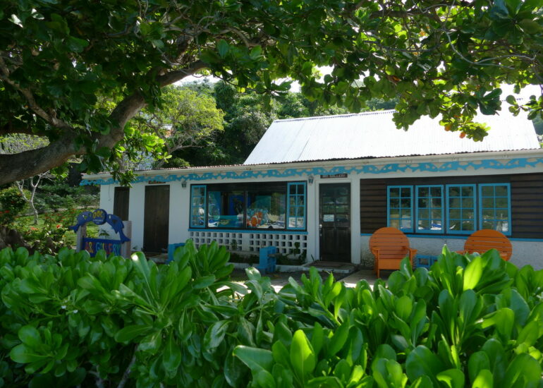 07. Bequia, tout à la fois cabinet médical, galerie d'art, cuisine française
