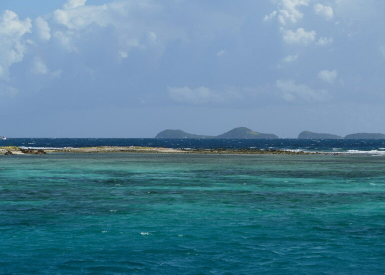 07. La ceinture de corail avec vue sur les Tobago cays