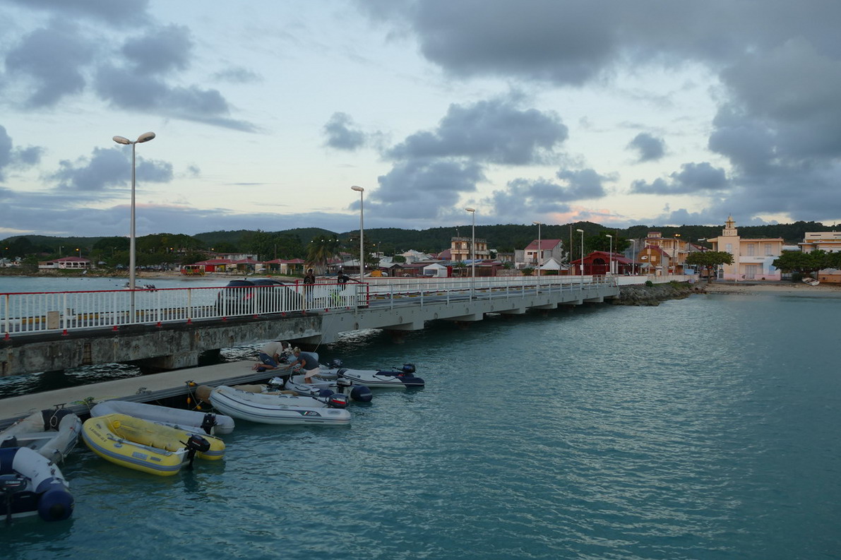 07. Marie-Galante, la longue estacade qui prolonge la rue principale