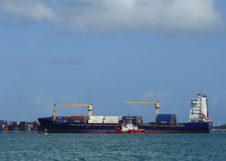 08. ...ou comme ce cargo
