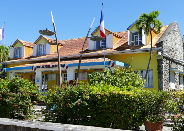 08. L'archipel des Saintes et la mairie du Bourg sur Terre-de-haut
