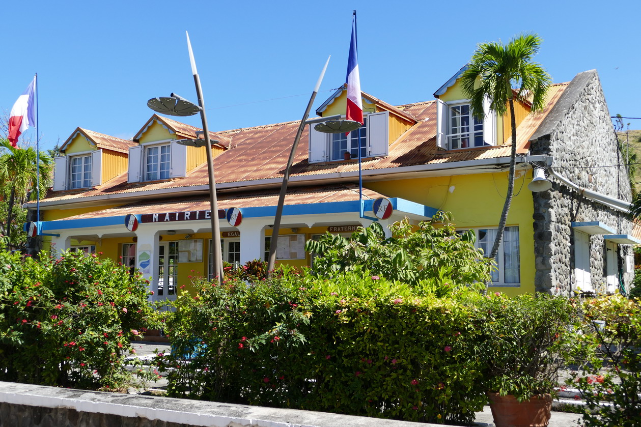 08. L'archipel des Saintes et la mairie du Bourg sur Terre-de-haut