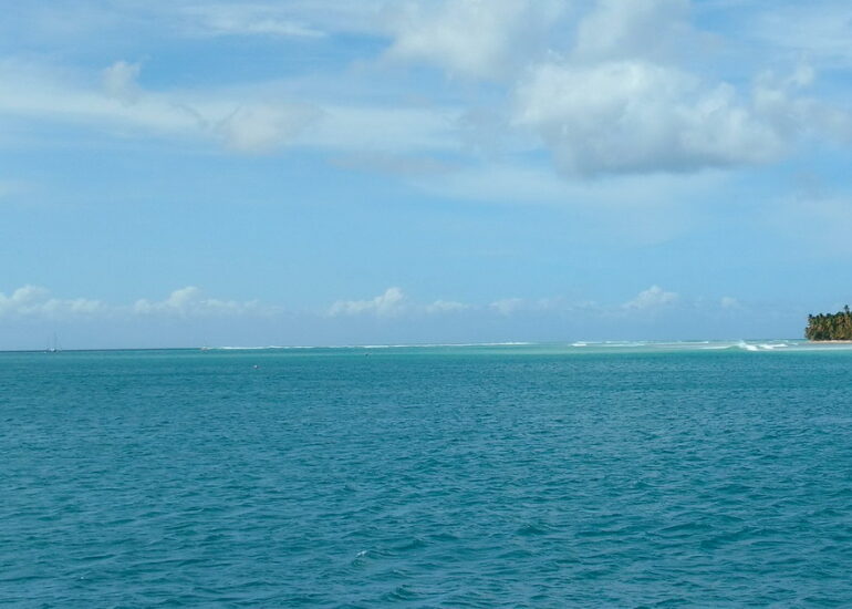 09. Pigeon point, on voit les vagues qui passent par dessus le reef et qui secouent parfois notre mouillage