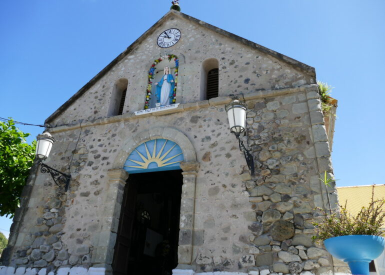 10. L'archipel des Saintes et l'église du Bourg sur Terre-de-haut