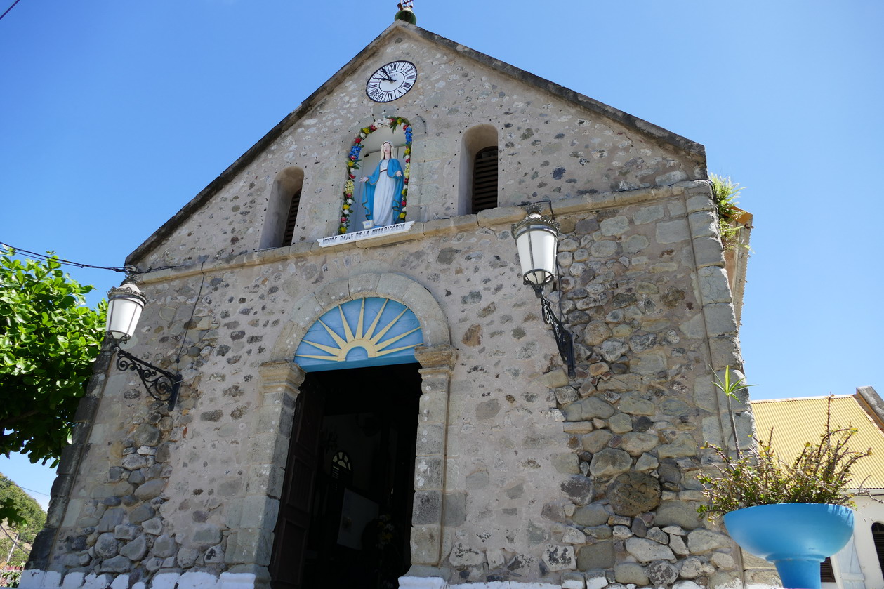 10. L'archipel des Saintes et l'église du Bourg sur Terre-de-haut