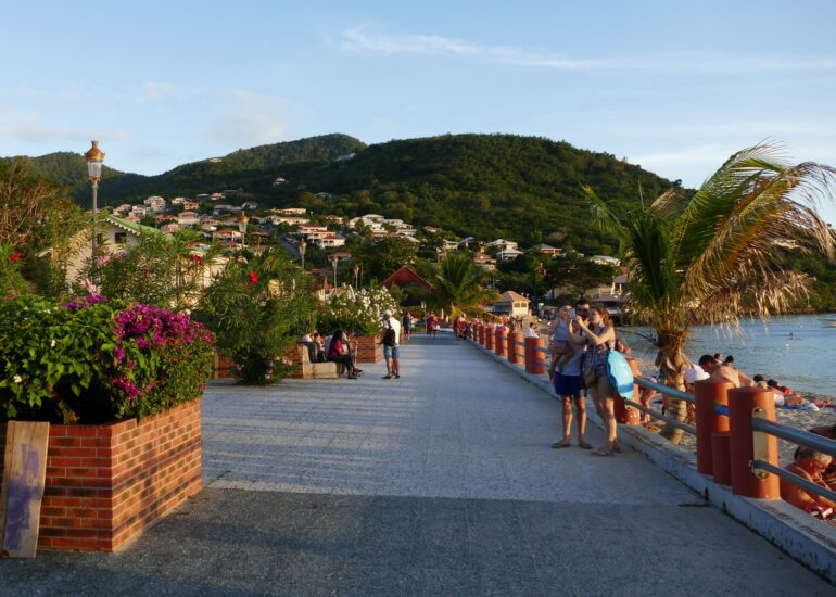 10. Petite Anse d'Arlet, la promenade de bord de mer