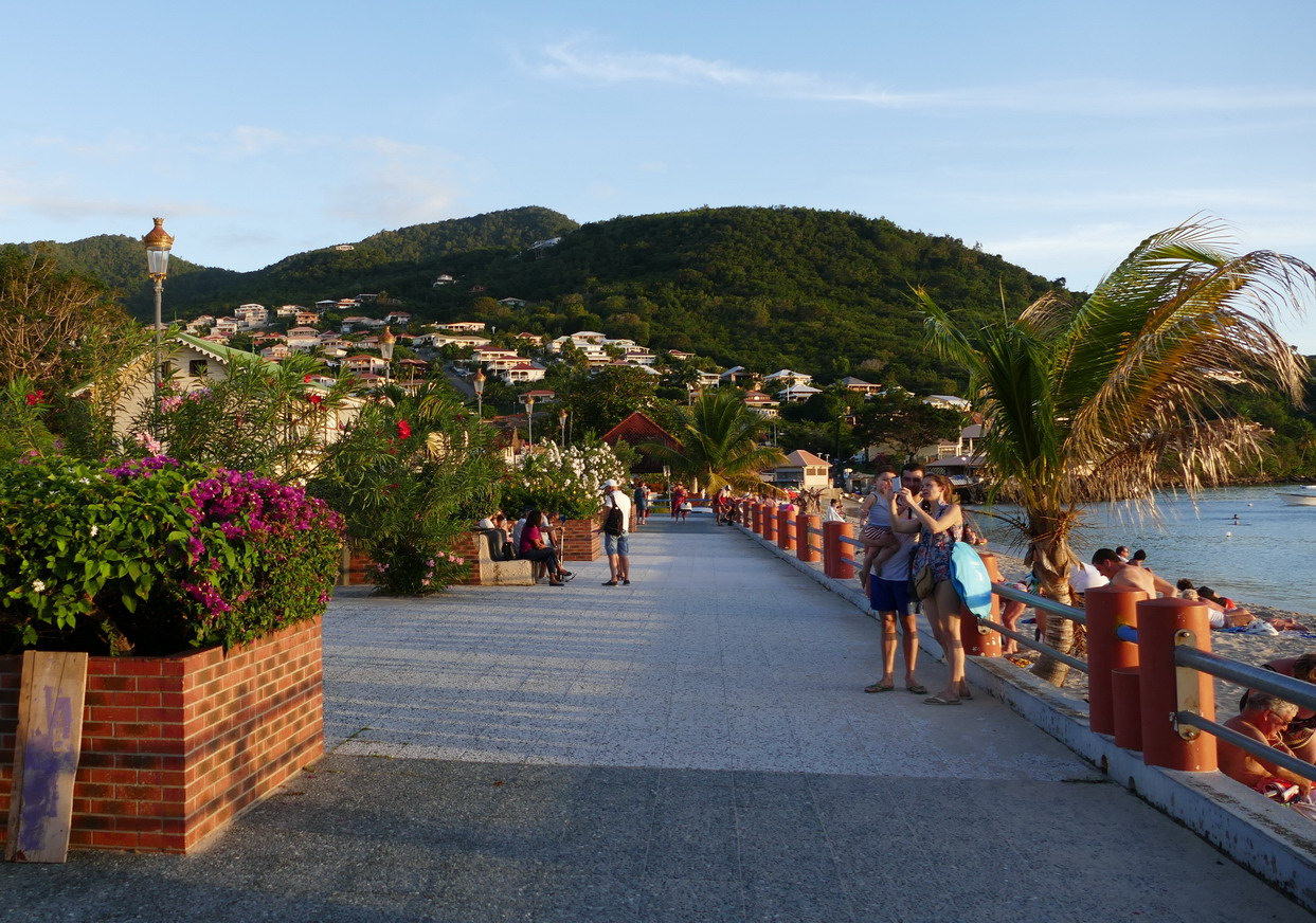 10. Petite Anse d'Arlet, la promenade de bord de mer