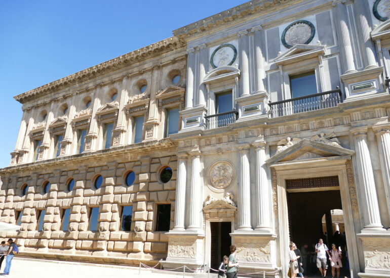 11. Grenade, le palais de Chatles-Quint à l'intérieur de l'Alhambra