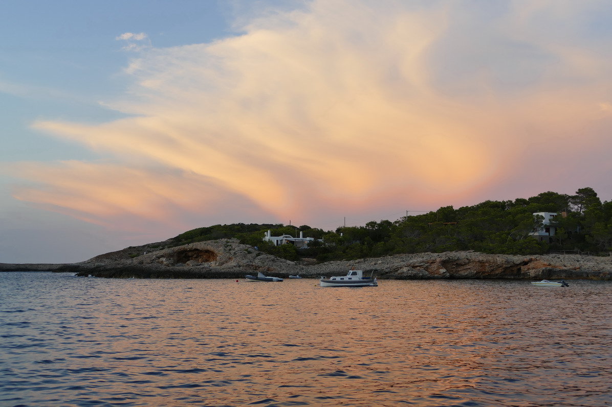 11. Portinatx au nord de l'île, ces nuages ne disent rien qui vaille