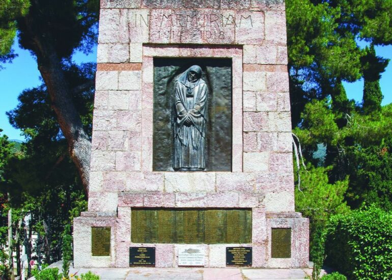 11. Prades, le momument aux morts de Gustave Violet