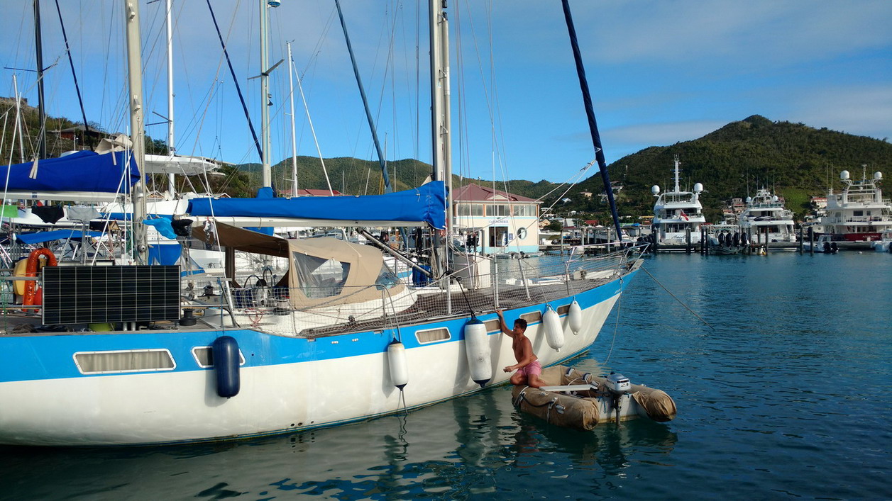 11. St Martin, Mindelo à la très chère marina Fort Louis, briquage de coque