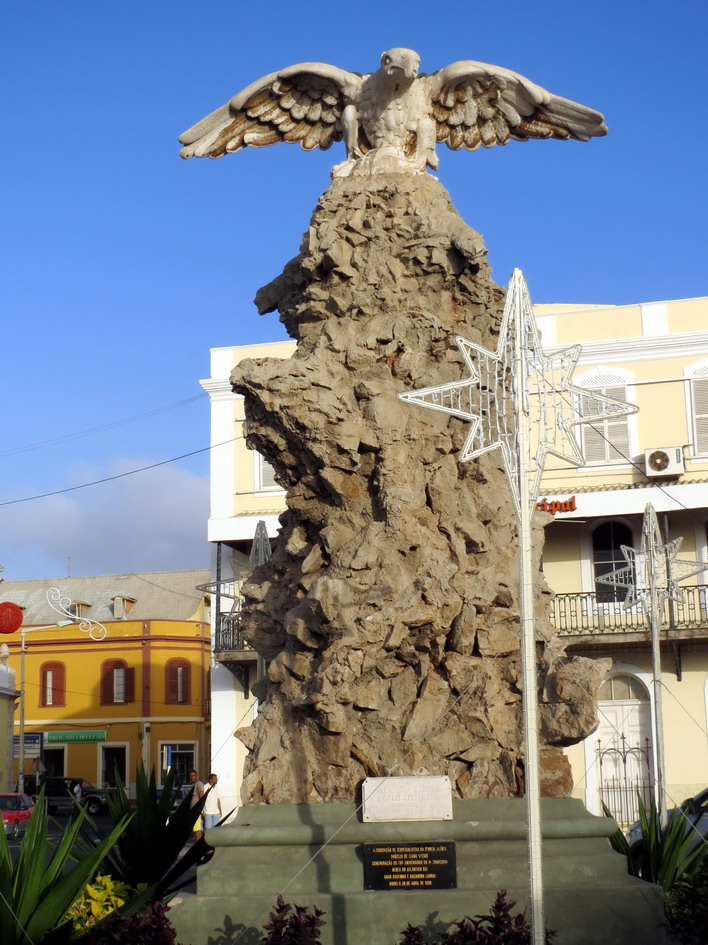 11. Statue commémorant le premier vol au-dessus de l’Atlantique sud à partir de Mindelo en 1922
