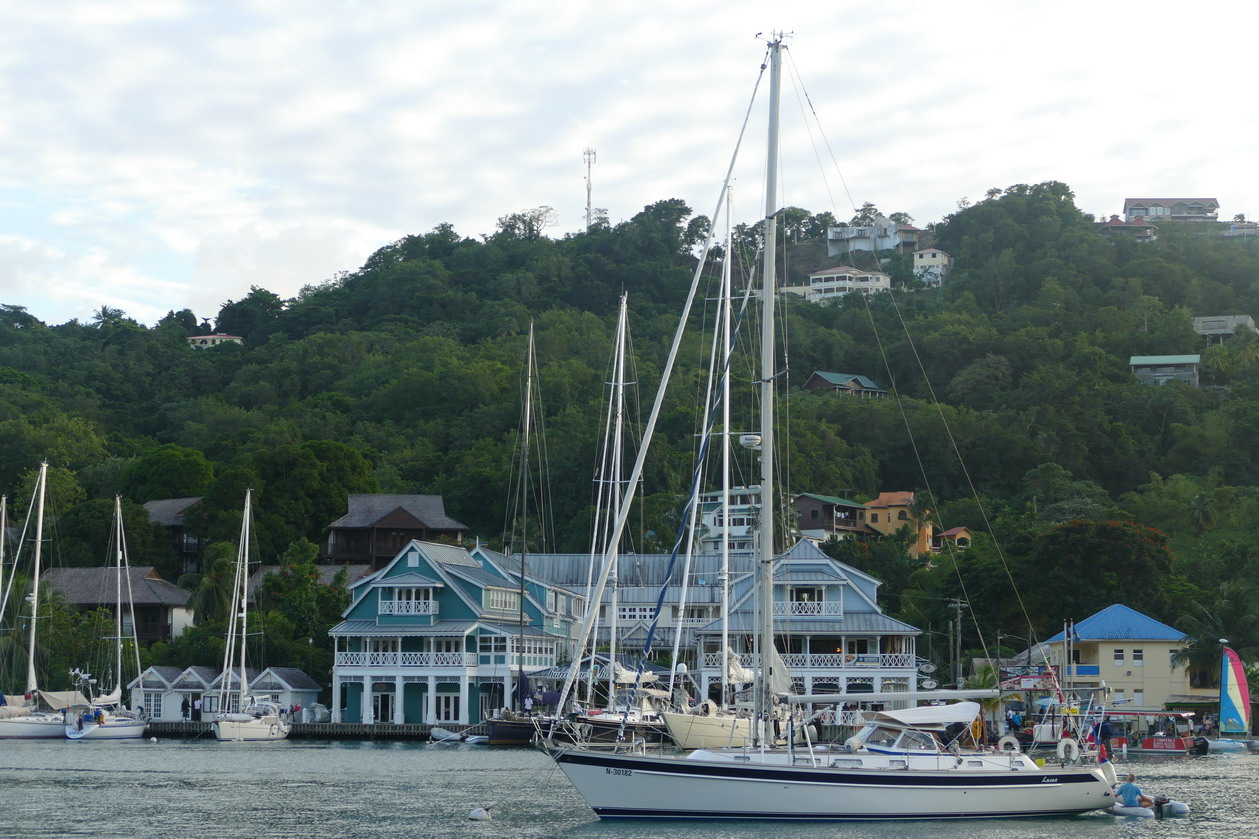 11. Ste Lucie, Marigot harbour, les bâtiments de la marina