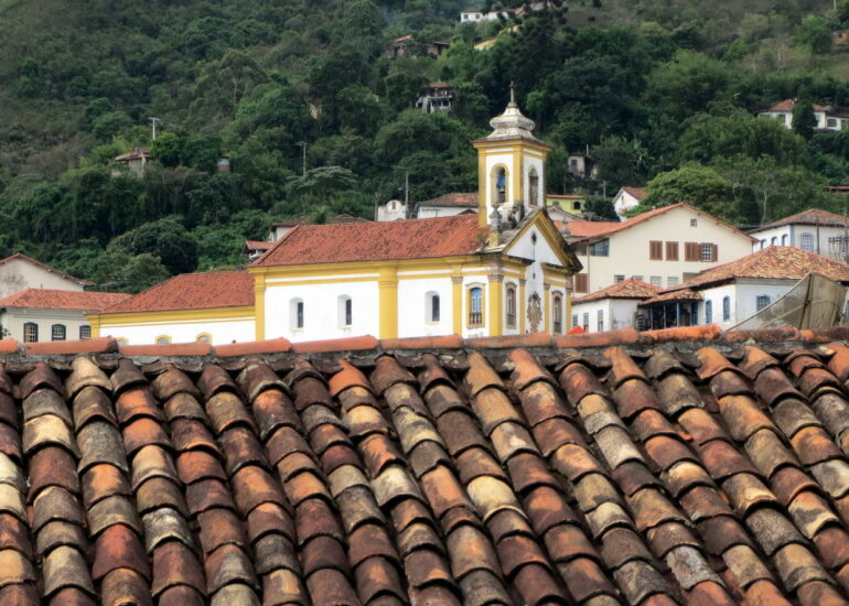 11. Une église sur un toit