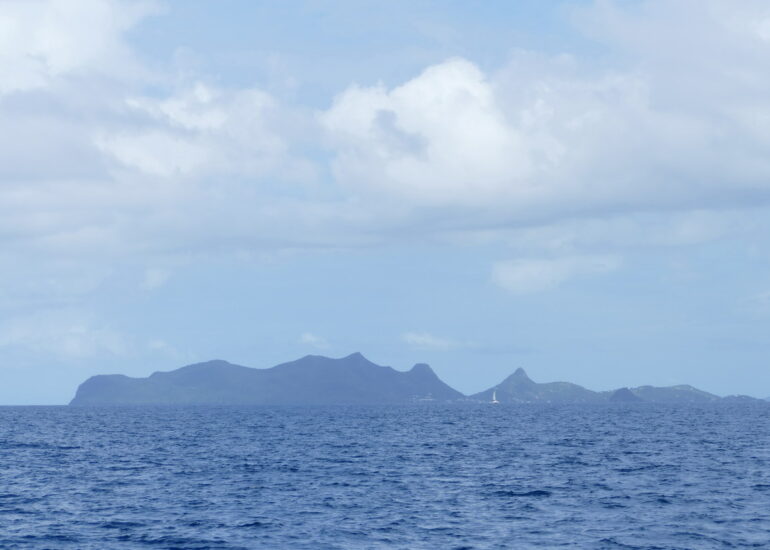 11. Union island avec son relief à bosses si particulier