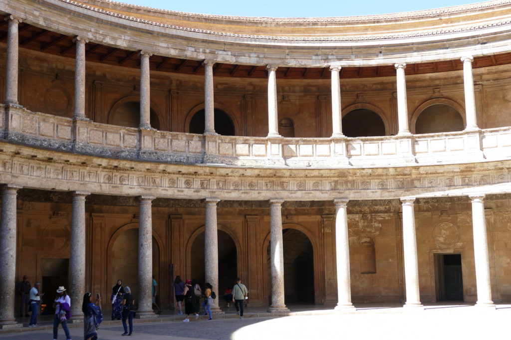 12. Grenade, le palais de Chatles-Quint à l'intérieur de l'Alhambra