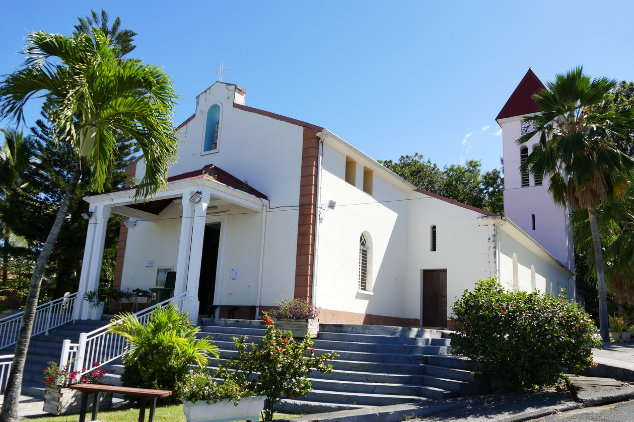 12. La Guadeloupe ; Deshaies, l'église