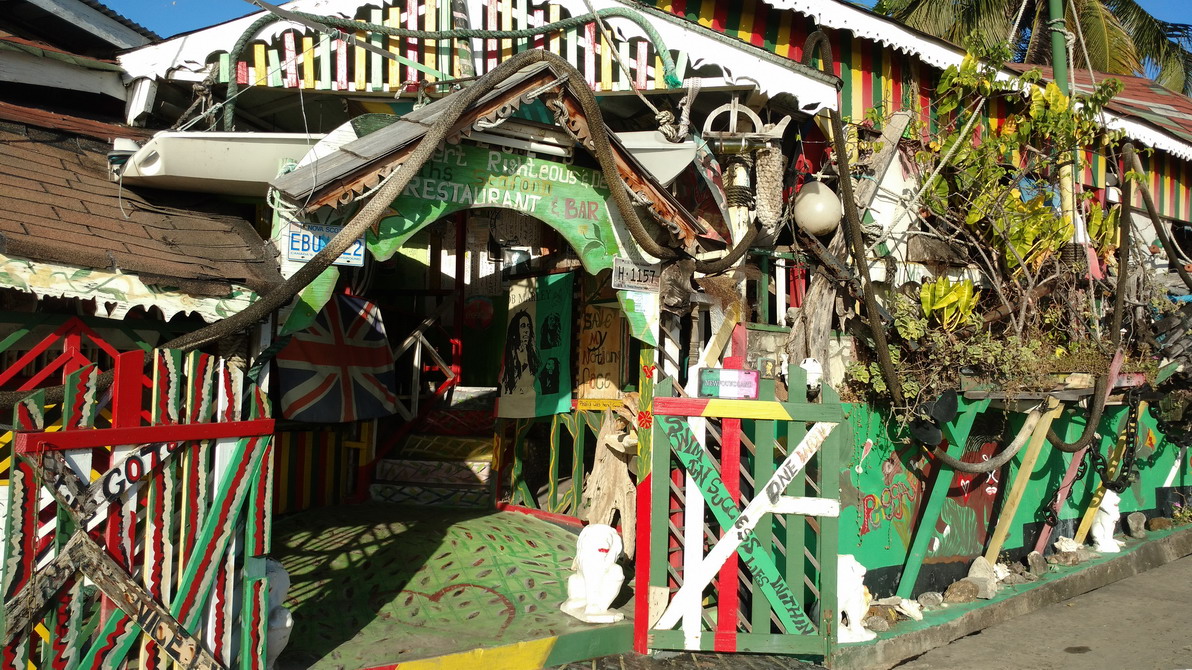 12. Mayreau, village de Tarzan, bar restaurant d'artiste